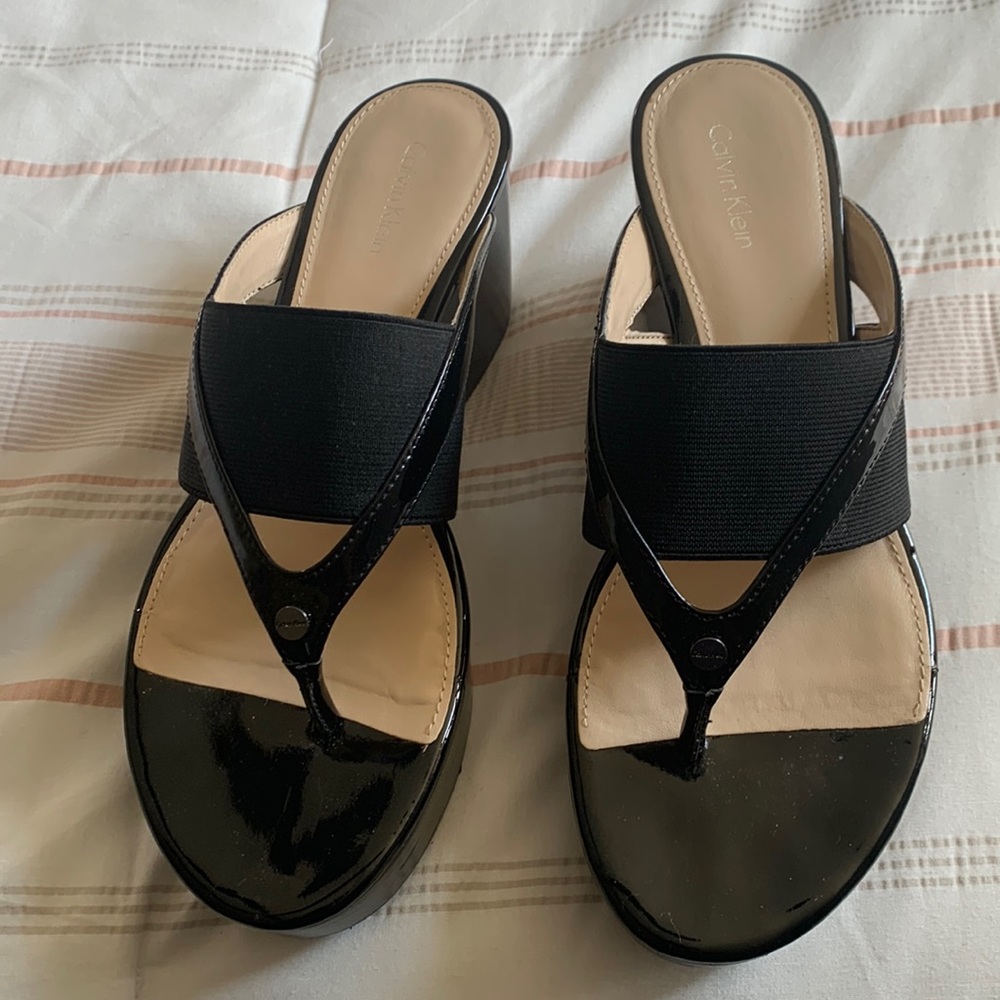 NWOT Calvin Klein black sandals.